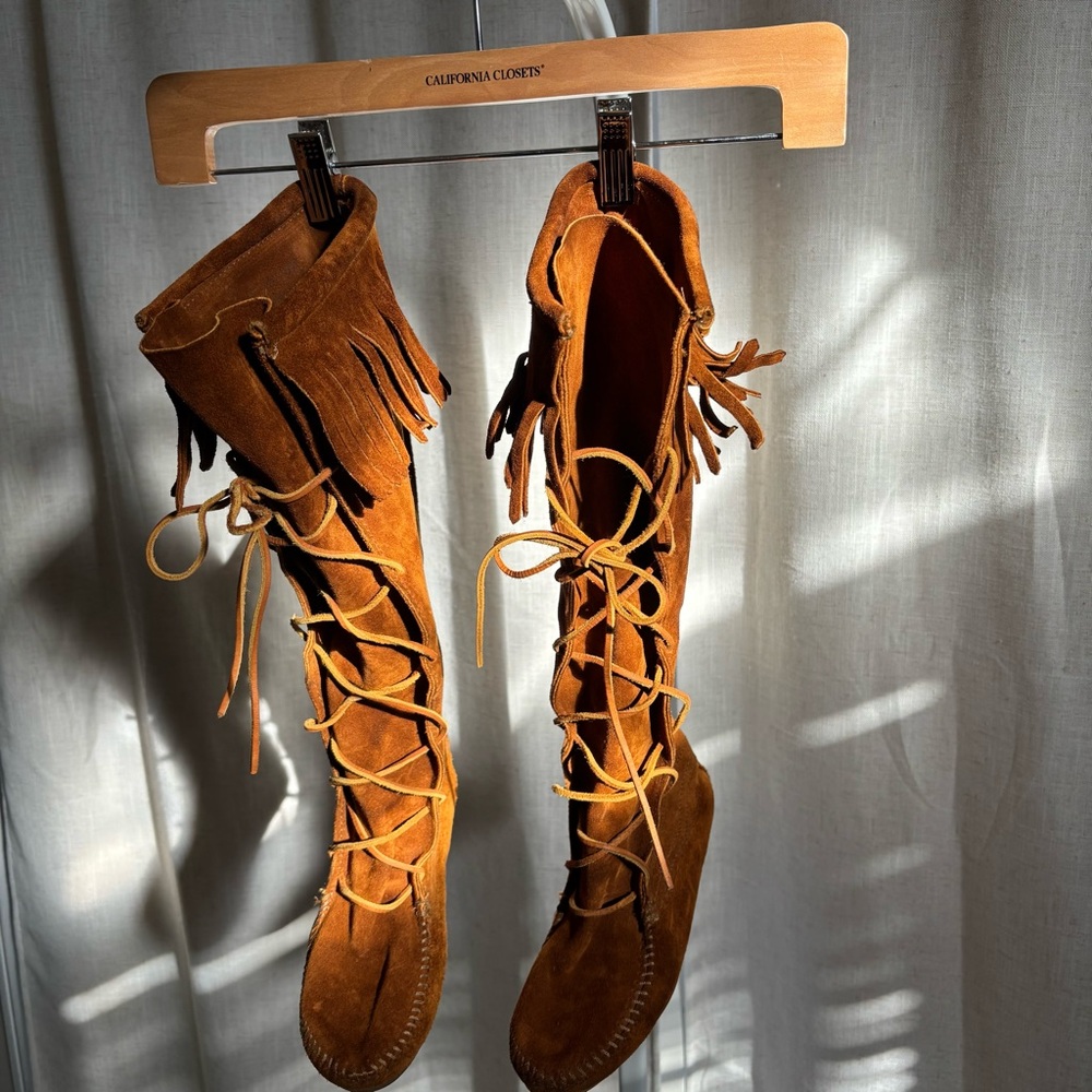 Minnetonka Fringe Lace-Up Knee-High Boots - Brown Suede 7.5 Like New!